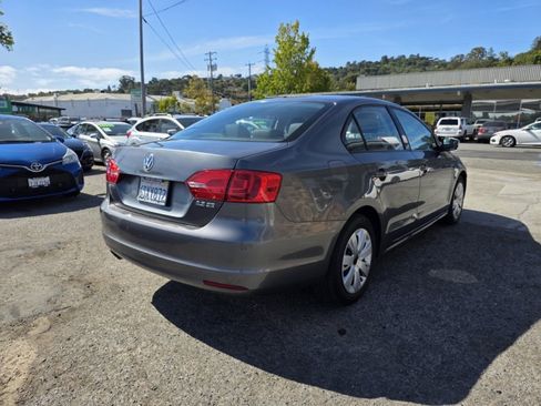 Used 2011 Volkswagen Jetta SE image 5