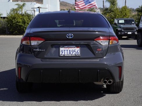 Used 2025 Toyota Corolla SE w/ SE Premium Package FWD image 5