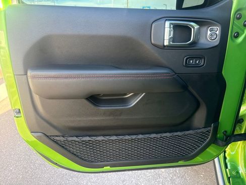 Used 2025 Jeep Wrangler Unlimited Rubicon image 13