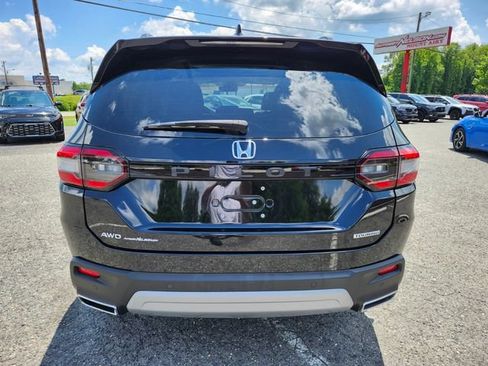 Used 2024 Honda Pilot Touring image 7