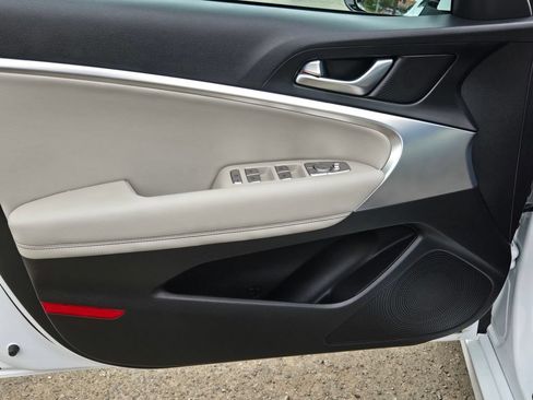 Used 2023 Genesis G70 2.0T RWD image 10