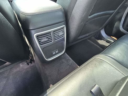 Used 2017 Chrysler 300 Limited w/ Value Package RWD image 16
