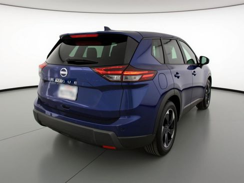 Used 2025 Nissan Rogue SV image 9