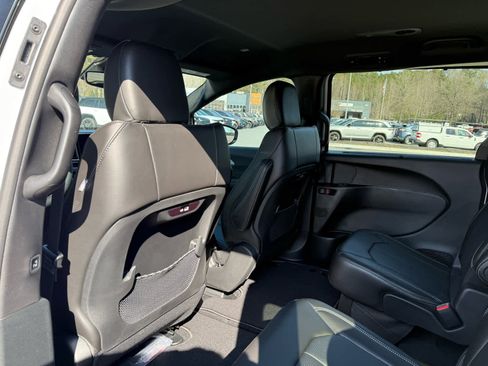 New 2026 Chrysler Pacifica Select w/ S Appearance Package image 28