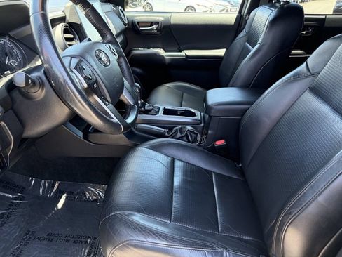 Used 2018 Toyota Tacoma TRD Sport AWD/4WD image 22