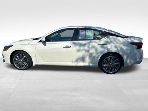 Used 2023 Nissan Altima 2.5 SL AWD/4WD image 2