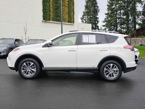 Used 2018 Toyota RAV4 XLE image 6