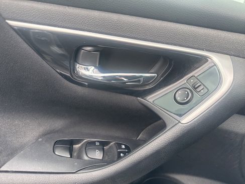 Used 2014 Nissan Altima 2.5 SV w/ Convenience Package image 6