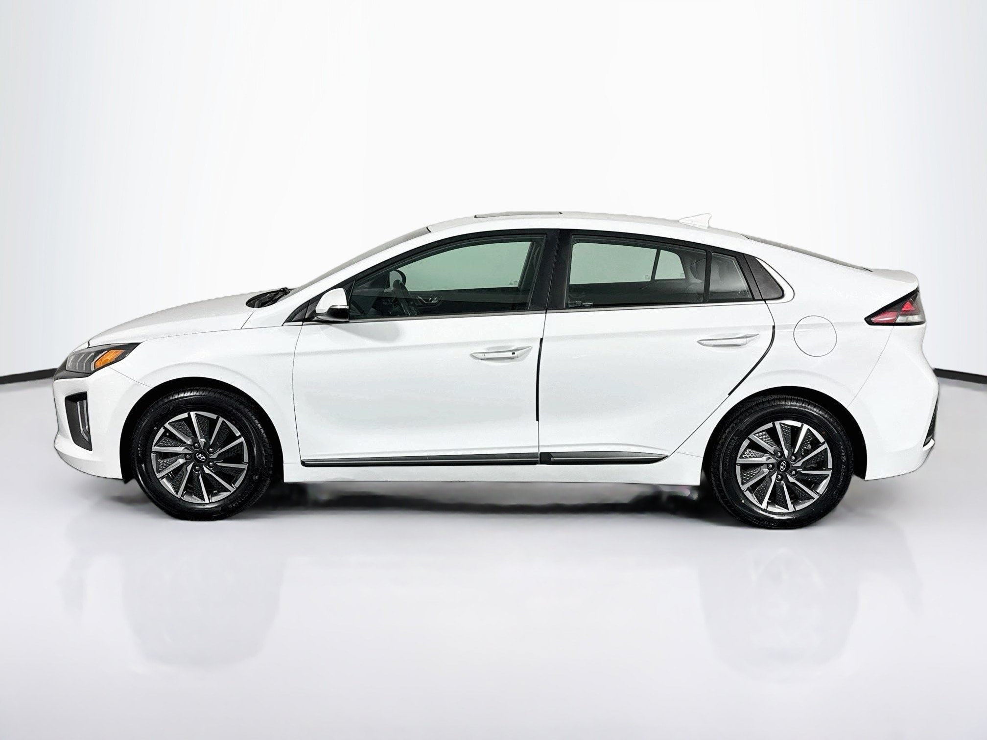 Used 2021 Hyundai Ioniq Limited FWD image 11