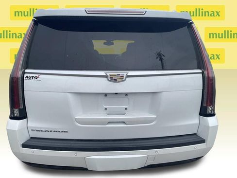 Used 2017 Cadillac Escalade 2WD image 9