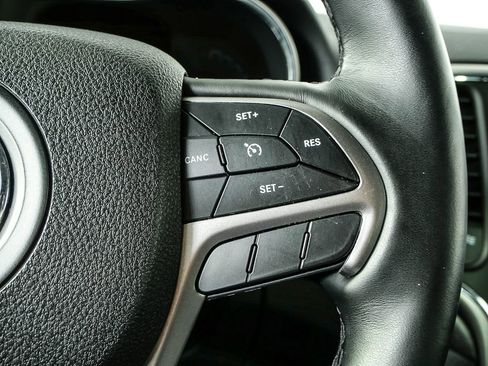 Used 2018 Jeep Grand Cherokee Altitude RWD image 11