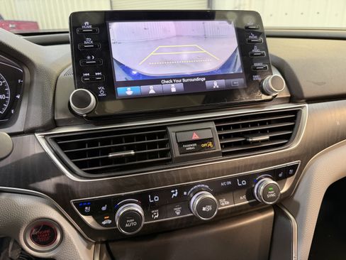 Used 2018 Honda Accord Touring image 19