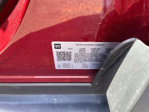 Used 2025 Chevrolet Trax LT image 28