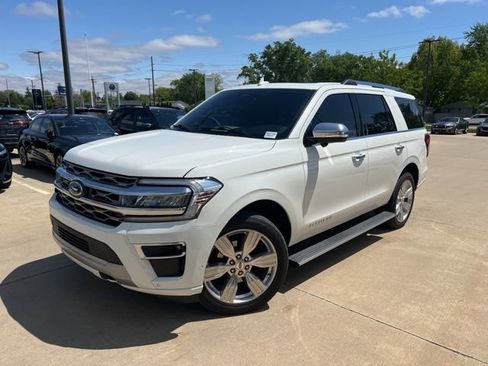 Used 2024 Ford Expedition Platinum AWD/4WD image 3