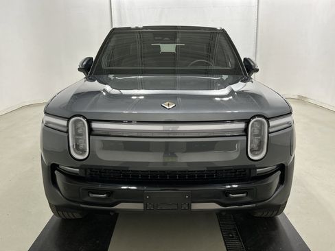 Used 2025 Rivian R1S Premium image 8