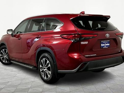 Used 2022 Toyota Highlander XLE image 11