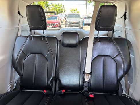 Used 2024 Chrysler Pacifica Touring-L FWD image 30