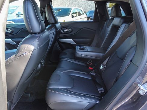 Used 2018 Jeep Cherokee Latitude Plus w/ Cold Weather Group image 18