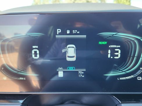 New 2025 Kia Niro EX image 18