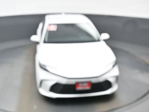 Used 2025 Toyota Camry LE image 33