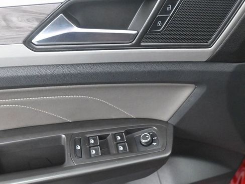 Used 2022 Volkswagen Atlas Cross Sport SE image 25