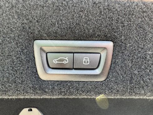Used 2023 BMW 740i w/ Parking Assistance Package RWD image 34