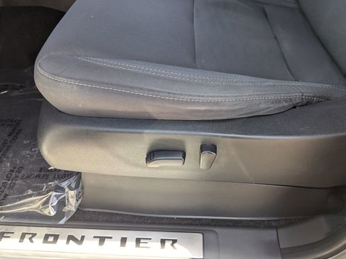 Certified 2023 Nissan Frontier SV w/ Midnight Edition Package RWD image 20
