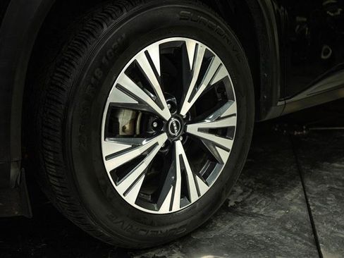 Used 2023 Nissan Rogue SV FWD image 3