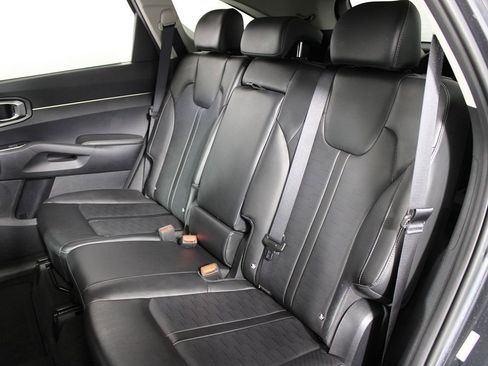 Used 2024 Kia Sorento S image 25