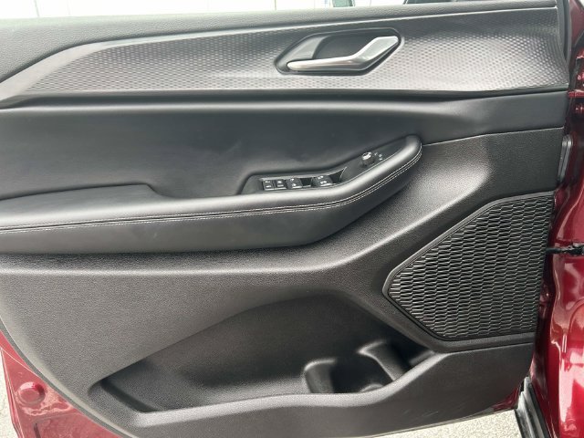 Used 2025 Jeep Grand Cherokee L Altitude RWD image 16
