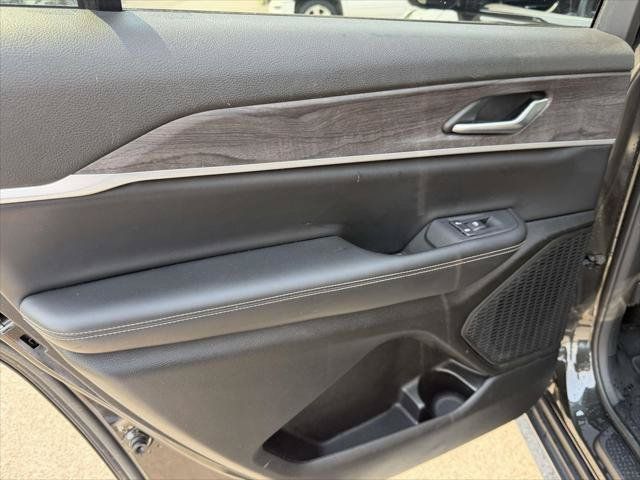 Used 2023 Jeep Grand Cherokee L Limited AWD/4WD image 14