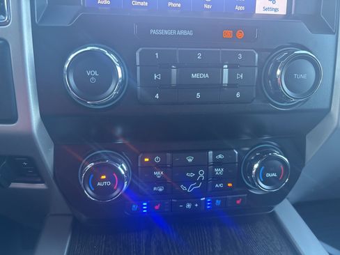 Used 2020 Ford F250 Lariat w/ Chrome Package image 20