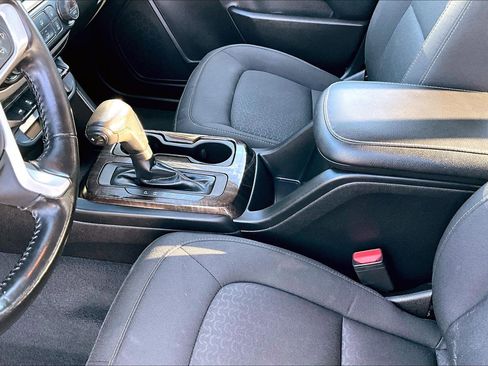 Used 2019 GMC Canyon SLE w/ Driver Alert Package image 13