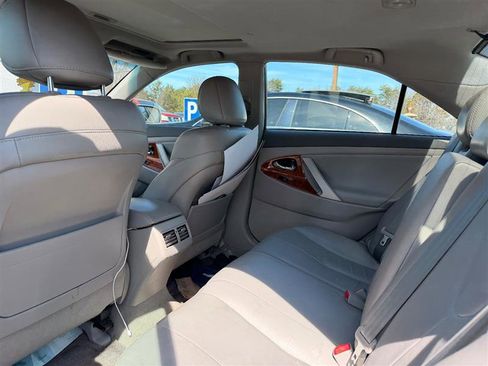 Used 2011 Toyota Camry XLE w/ SE/XLE Extra-Value Pkg image 5