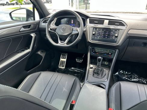Used 2024 Volkswagen Tiguan SE R-Line FWD image 9