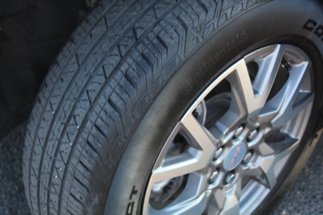 Used 2022 GMC Acadia SLT w/ Preferred Package FWD image 12