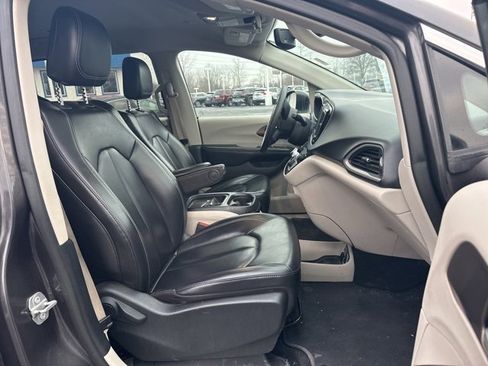 Used 2020 Chrysler Voyager Lxi image 18
