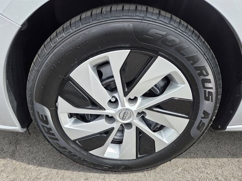 Used 2024 Nissan Altima 2.5 S FWD image 9