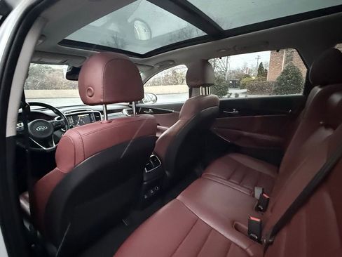 Used 2018 Kia Sorento SX image 18