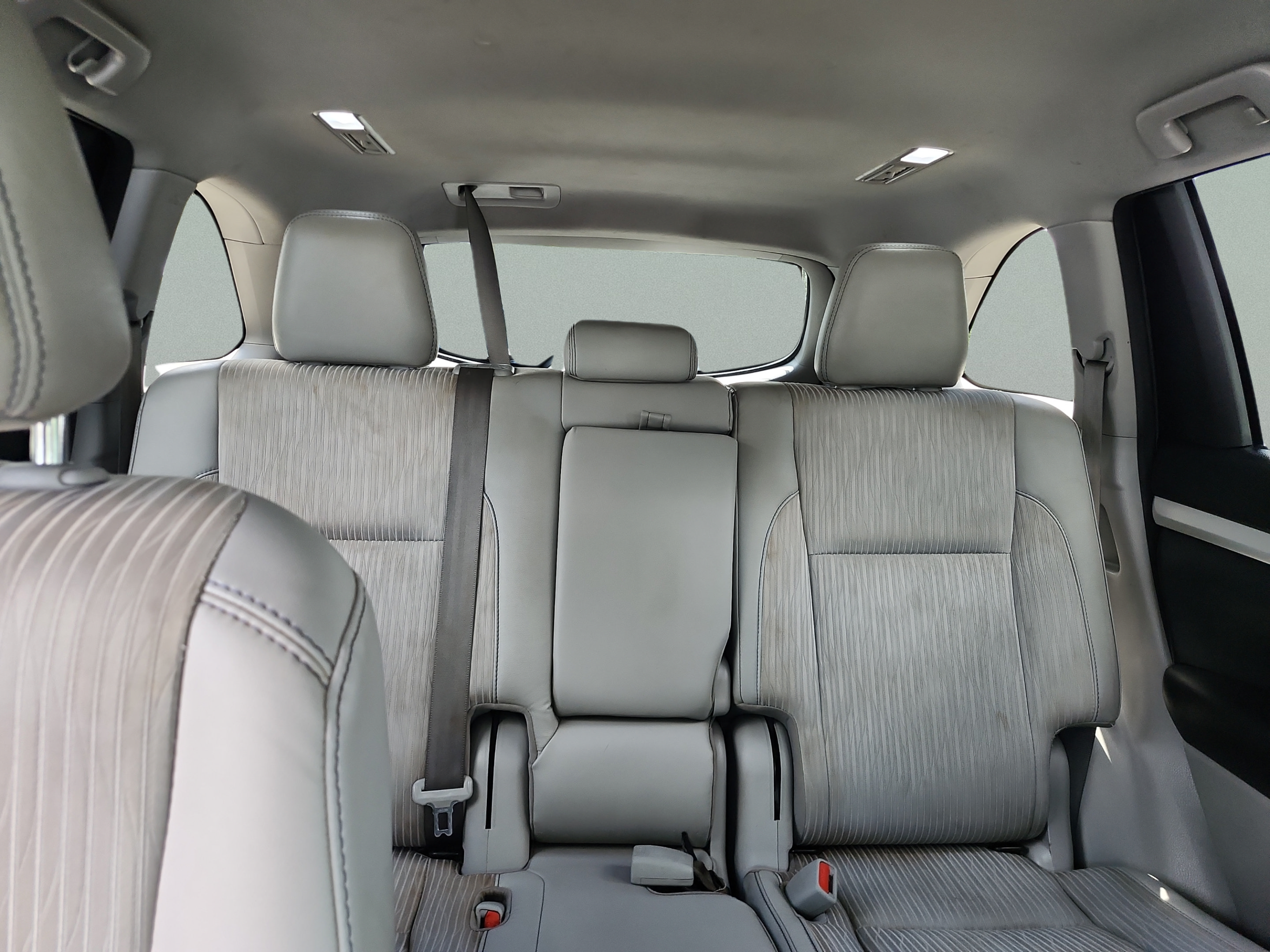 Used 2018 Toyota Highlander Plus FWD image 19