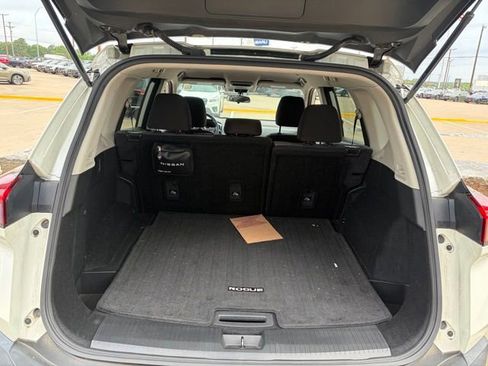 Used 2023 Nissan Rogue SV FWD image 18