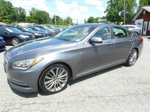 Used 2015 Hyundai Genesis 5.0 RWD image 1