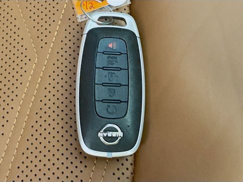 Used 2024 Nissan Pathfinder Platinum image 38