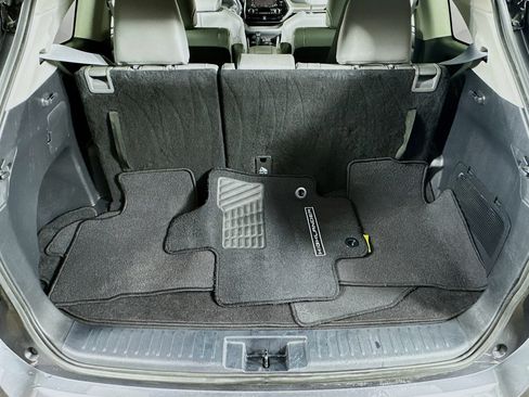 Used 2022 Toyota Highlander XLE AWD/4WD image 22