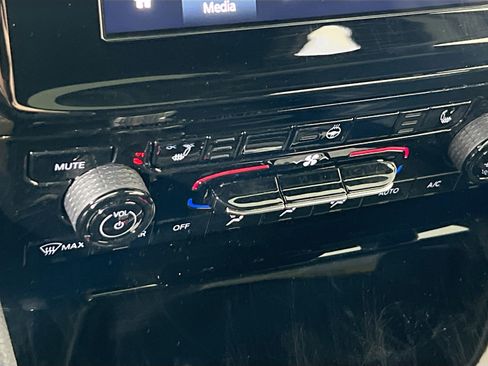 Used 2023 Jeep Grand Cherokee Altitude image 19