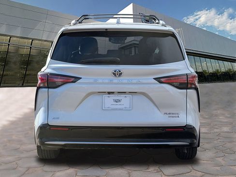 Used 2023 Toyota Sienna Platinum image 5