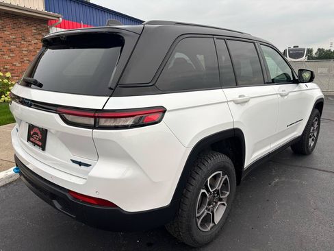 Used 2023 Jeep Grand Cherokee Trailhawk w/ Luxury Tech Group III AWD/4WD image 3