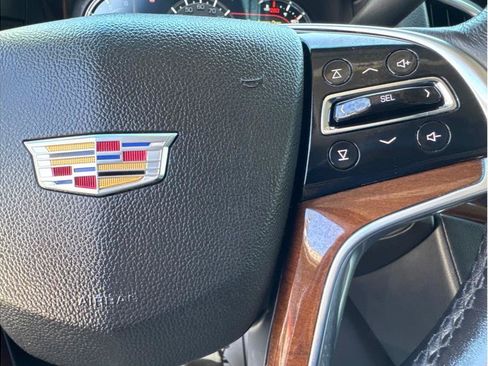 Used 2018 Cadillac Escalade Premium Luxury AWD/4WD image 35