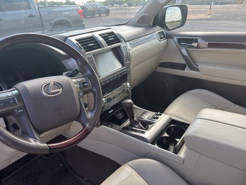 Used 2016 Lexus GX 460 w/ Premium Package AWD/4WD image 8