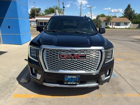 Used 2021 GMC Yukon Denali AWD/4WD image 3